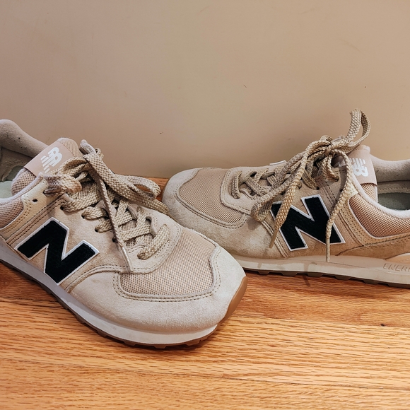 New Balance 574 Men's Beige and Black Sneakers Size 9 Men's, 10.5 Women's - Picture 3 of 9
